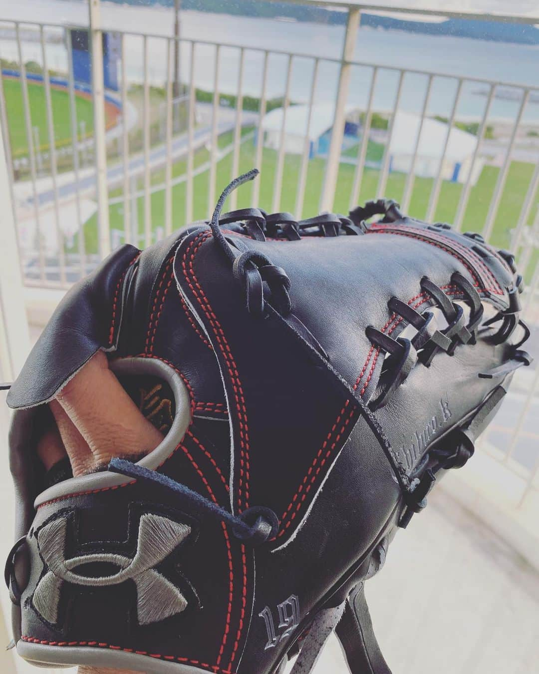 金子千尋さんのインスタグラム写真 - (金子千尋Instagram)「明日からいよいよキャンプIn‼️⚾️ ． とは言うものの、もうすでに名護には20日間以上いるのでほぼキャンプ中盤の感じです😵 でも明日からユニフォーム来てチーム全体でスタートするのでまた違う雰囲気の中、気持ち新たにガンバります❕ #野球界の元旦 ． そして私事ですが、今キャンプを怪我無く乗り切るために素晴らしい相棒が部屋にやってきました❕ リヴィエラキューブ❗️ ． #リヴィエラキューブ  #炭酸泉 です ． オリックス在籍時もお世話になっていましたが、ファイターズに移籍してからキャンプ中に設置してもらったのは今年が初めて！ 入浴剤はシーズン中必須です😏 これでその日の疲れをスパッと取って また次の日全力で練習したいと思います！ #日々粉骨砕身 #日々新たに 炭酸は傷んだ髪にも良いようなので😏 ． #リヴィエラキューブ #リヴィエラ3 #reviera3 @reviera3_official  いつもありがとうございます❕」1月31日 14時09分 - kanekochihiro_official