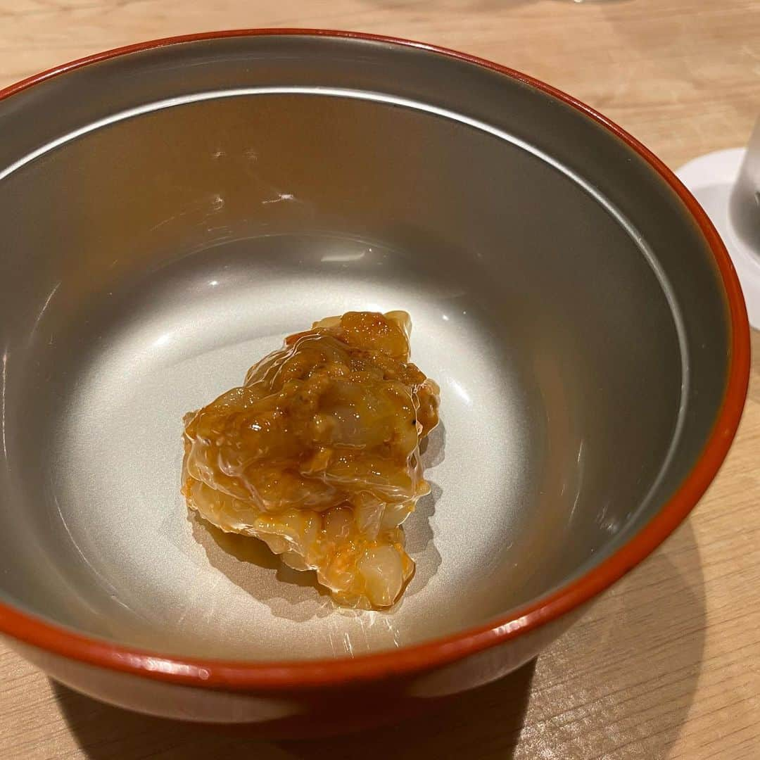 yurieさんのインスタグラム写真 - (yurieInstagram)「紀尾井町三谷🍣 何ヶ月か前の☺️  たまたま電話したら取れたの🤙  お鮨が好きすぎて毎日食べれる☺️❤️  特に好きなネタは ウニ、貝系❤️  大トロは一貫で満足☺️  ご飯に合わせて飲むお酒が好き🍶  写真見てたらお鮨食べたなくなってきたよ〜🥺❤️  #鮨好きな人と繋がりたい  #鮨スタグラム　#紀尾井町三谷　#東カレグルメ #東京グルメ　#foodporn #sushistargram  #tokyogourmet #三谷」1月31日 14時09分 - yurie808golf