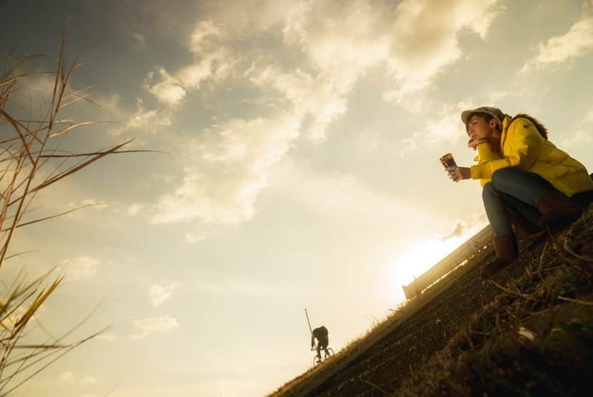 真矢さんのインスタグラム写真 - (真矢Instagram)「・ ・ SUN SET TIME🌇  MAYA×MAVERICK×UberEats⁉️🤣  MODEL : MAYA  PHOTO : Yusuke Origuchi   ✴︎ ✴︎ #作品撮り #photoshoot #portrait #sunset  #maverick #クラフトアルマジロ #チタンカップ @maverick_suzuka  #model #maya #真矢 @smile_mayaya  #photographer #yusukeoriguchi #折口祐介 @tetsu24_rd」1月31日 14時31分 - smile_mayaya