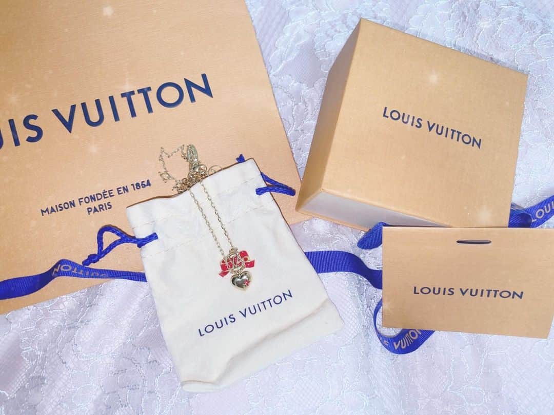 麻衣愛のインスタグラム：「#birthday #present #louisvuitton  #バレンタイン #限定」
