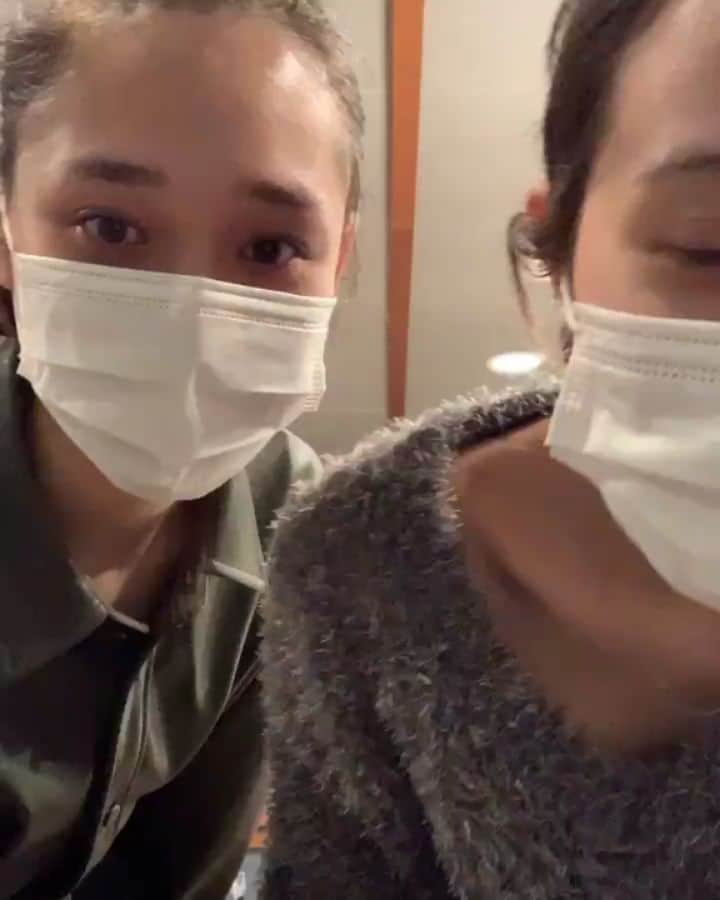 白本彩奈のインスタグラム：「この後！18:00〜は NACK5「#マジカルスノーランド」！ 今日もレイジャンがスタジオに来てくれていますっ ❤️  初めてのツーショット 🍒  #msl795」