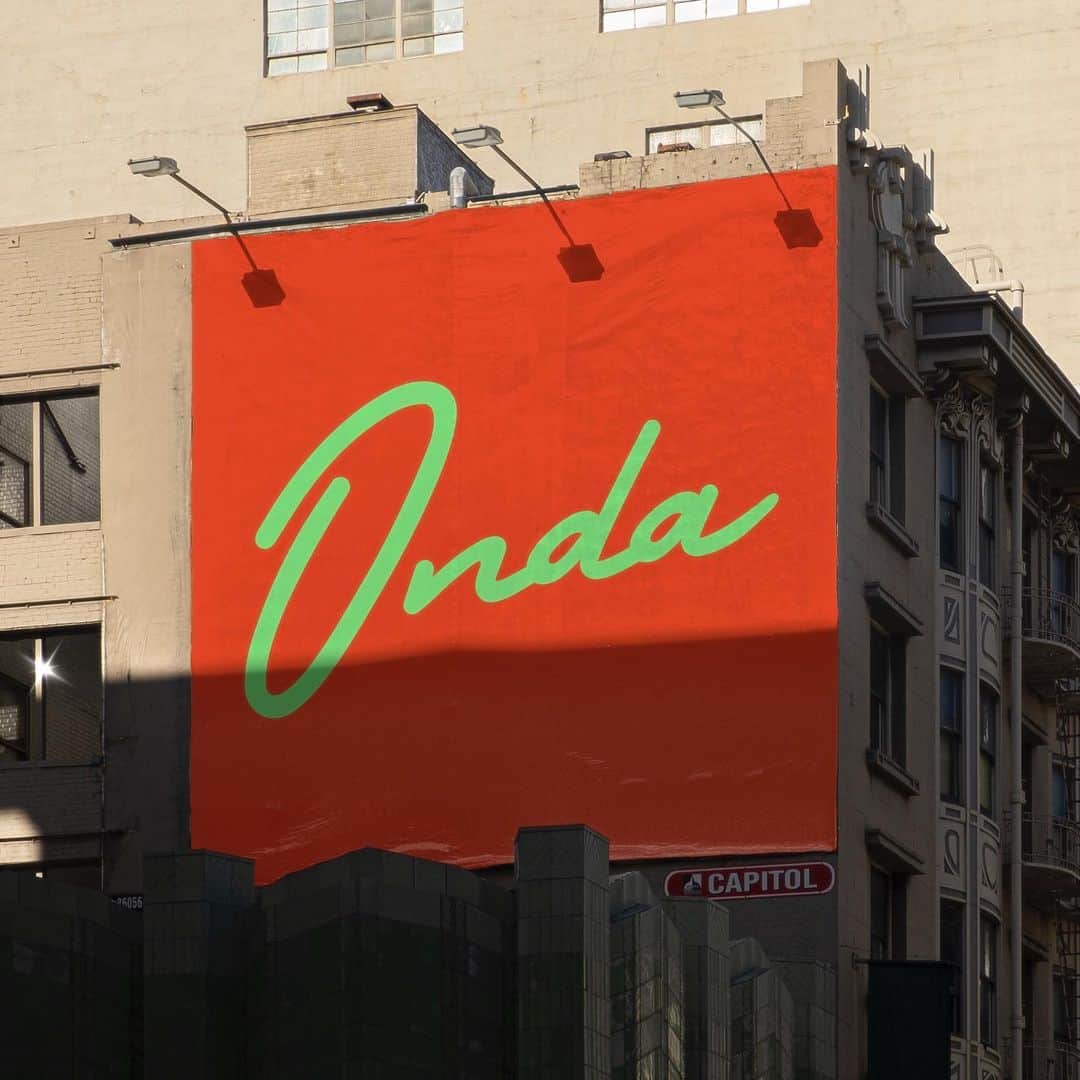 シェイ・ミッチェルのインスタグラム：「Oh we’re definitely ONDA way to a store near you... 🙌🏼😉 @drinkonda」