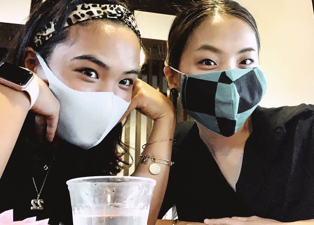 河村元美のインスタグラム：「Happy birthday to あたおか妹の姉🤍🤍27th いつもこのマスク🟢⚫️🟢⚫️ 👯‍♀️You’re always on my side Im always on your side.」