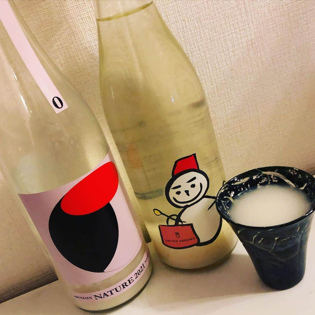 ミズノマリさんのインスタグラム写真 - (ミズノマリInstagram)「今週は日本酒祭りでした🍶  夫が買ってきた #仙禽オーガニックナチュール  と、 私が買ってきた #仙禽雪だるま ユナイテッドアローズコラボ  どちらも仙禽のにごり酒。 飲み比べなきゃ！  #日本酒も好き  #仙禽 #家飲み」1月31日 14時55分 - mari_mizuno