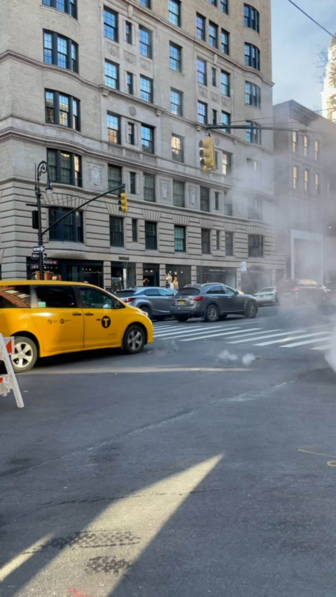 大塚良子のインスタグラム：「Jan.30.2021 🌤 −4℃ ここ数日でまたグッと冷え込んだ極寒NY、本格的な冬が来たなって感じ🥶コロナ禍も相俟って公園も人が少ないです。」