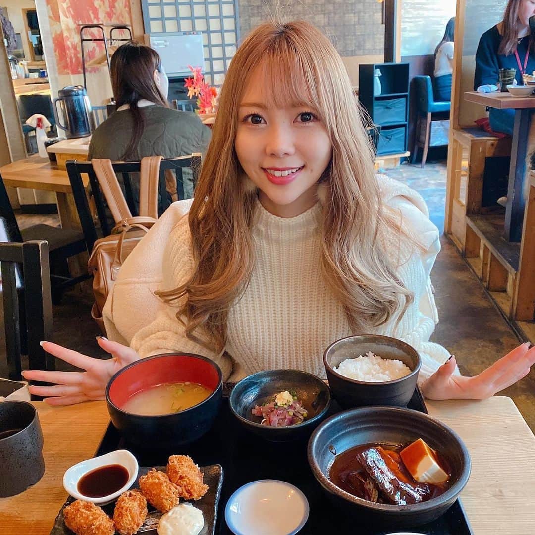 西村季里子のインスタグラム：「・  ここのランチだいすき！ てか定食が好き！ ランチを楽しみに生きてる！  最近なぜか急に痩せた✌🏻はぴはぴ ジムも新しいとこ通うから楽しみ〜❤️ 日々若返りを目標に、今年も頑張る🐣  #ランチ#lunch#定食#和食#魚 #ダイエット#痩せる#若返り #ジム#トレーニング#パーソナル #食べるために痩せる#プラマイゼロ #follow#followｍe」