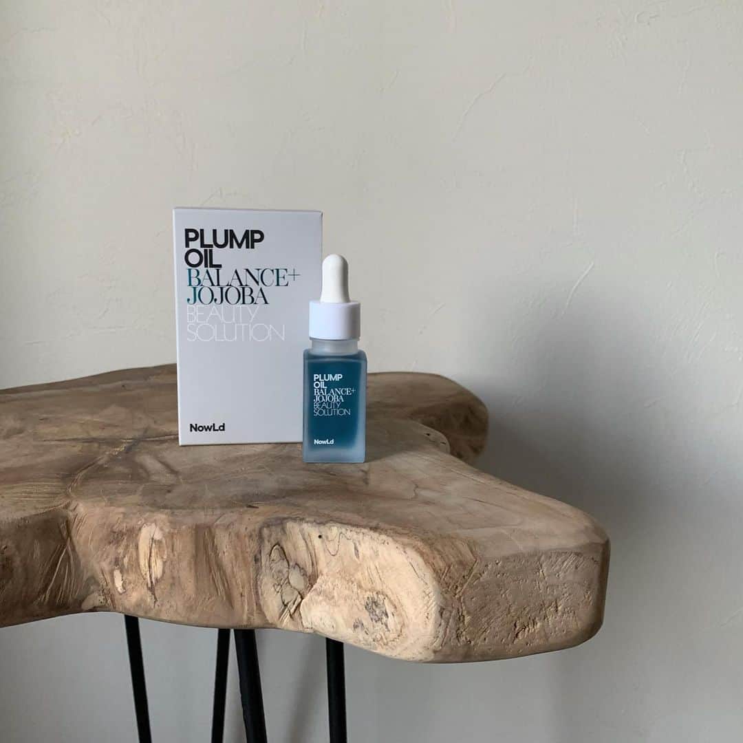 Mie Kawanoのインスタグラム：「最近のskin care @nowldbeauty のプランプオイルを追加𓂃𓂂 私はB +を… 頬の外側にぷつぷつ出来てたけど これ使いだして3日… すっかりつるつる肌に♡ 美容成分がぎゅっとの萎縮されてるのが 潤った肌からすごく感じれる♪  @sophistance も特にGLOWがすごく良くて 乾燥とは無縁になれそう𓂬  #スキンケア #nowldbeauty #sophistance #プランプオイルb #ノルド#ソフィスタンス」