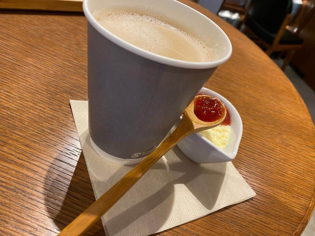 クロちゃんさんのインスタグラム写真 - (クロちゃんInstagram)「朝昼兼用ご飯  完熟ラズベリーホワイトホットミルクコーヒー  スープで腹持ち良しだしんねー。 夜はちょっと多めに食べようかしらねー。」1月31日 15時30分 - kurochandesuwawa