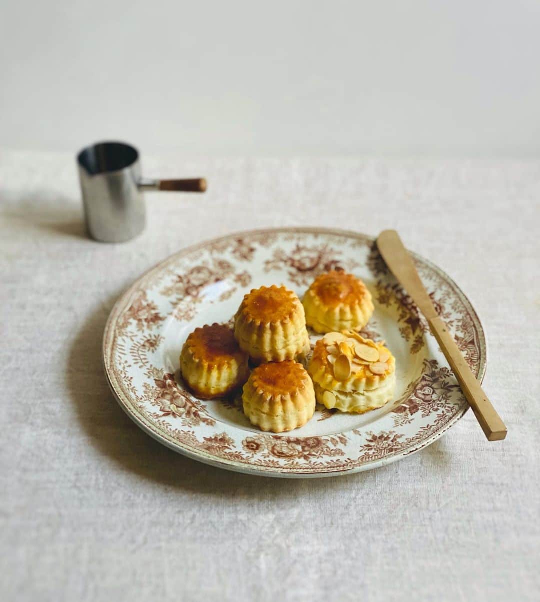 のインスタグラム：「Tofu scones #tofu 擦って滑らかにした絹ごし豆腐入り #豆腐スコーン #スコーン #豆腐」