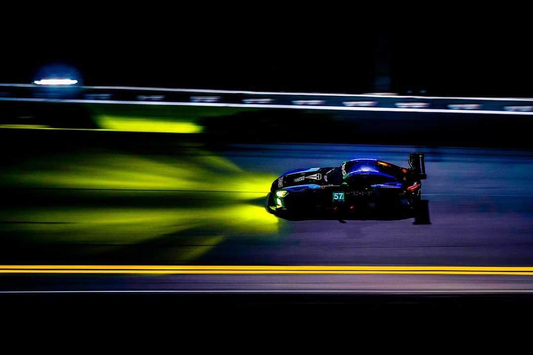 Mercedes AMGさんのインスタグラム写真 - (Mercedes AMGInstagram)「The #Rolex24 At Daytona is in full swing. Night impressions from our Mercedes-AMG GT3s at @daytona International Speedway during the 2021 @imsa_racing season opener!  #24hAMG #AMGGT3 #MercedesAMG #MercedesAMGMotorsport #IMSA #WeatherTechChampionship」1月31日 15時42分 - mercedesamg