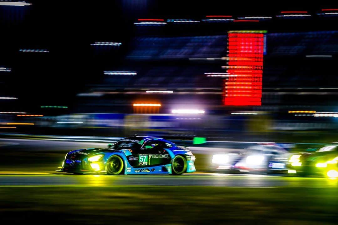Mercedes AMGさんのインスタグラム写真 - (Mercedes AMGInstagram)「The #Rolex24 At Daytona is in full swing. Night impressions from our Mercedes-AMG GT3s at @daytona International Speedway during the 2021 @imsa_racing season opener!  #24hAMG #AMGGT3 #MercedesAMG #MercedesAMGMotorsport #IMSA #WeatherTechChampionship」1月31日 15時42分 - mercedesamg
