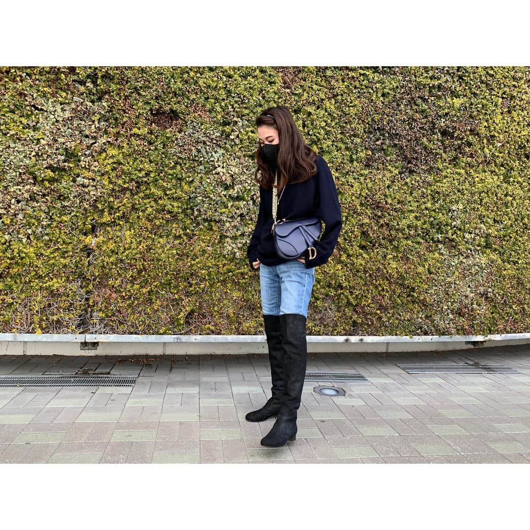 liiiiche23のインスタグラム：「・﻿ ・﻿ 今年はロングブーツが流行ってるらしく﻿ 昔々に買ってたブーツを引っ張り出す。﻿ ﻿ navyがブームなので、﻿ セーターもバッグもnavy🔹﻿  最近前髪が鬱陶しくて ずっと100均のカチューシャ😂 ・﻿ ・ #coordinate #code #fashion #fashionista #outfit #outfitoftheday #ootd #dailylook #dailylook_japan #dailylook_jp #instafashion #instalook #deuxiemeclasse #ドゥーズィエムクラス #zara #ザラ #denim #デニム #chanel #chanelshoes #chanelboots #シャネル #dior #diorbag #diorsaddlebag #ディオール #ディオールバッグ #ディオールサドルバッグ」