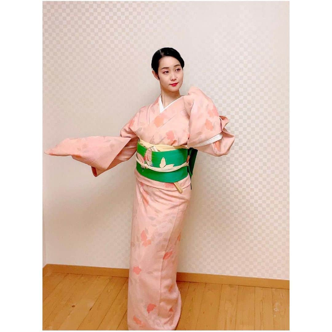 花柳まり草さんのインスタグラム写真 - (花柳まり草Instagram)「2021.1.30 ちょっとキリリでございます✨　  #日本舞踊家 #日本舞踊  #舞台 #芸術 #習い事 #踊り  #着物 #kimono #宝塚 #宝塚歌劇団 #宝塚og #花柳まり草 #猫 #cat  #art #art_of_japan #dance #japanesedance #japanesedancer #kimono #fashion #takarazuka #love #marikusahanayagi」1月31日 15時51分 - marikusa.hanayagi