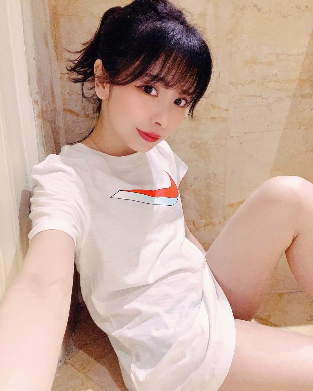 のインスタグラム：「一月ありがとう ございました １５日までおばあちゃんち居て なかなか配信環境も難しいなか 支えてくれたかた 楽しませてくれた方々 ありがとうございます 感謝を伝えれるようにします ありがとうございました ・ ・ ・ ・ #笑顔 #休日 #低身長コーデ  #150cm #ポニーテール #ぷにぷに  #黒髪 #セルフィー #イチナナ  #イチナナライブ #ライブ配信 #美白ケア  #ふともも #むちむちボディ #インスタグラビア  #バレンタイン #チョコレート #二の腕  #smile #fff #girl #selfie #valentine #gravure  #17live #bigolive #Live」