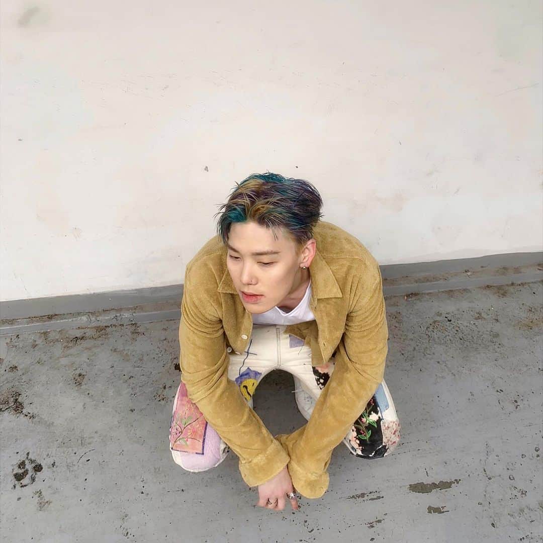 ZELO のインスタグラム：「My third piece of work (Music Video) *Directed & Edited by Zelo*  I'd rather be more comfortable making it myself now👽」