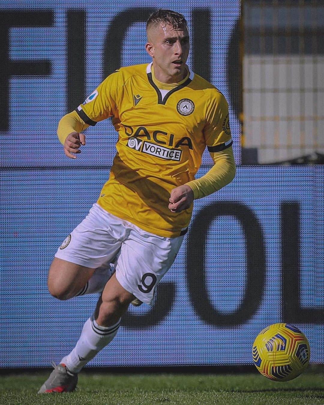 ジェラール・デウロフェウのインスタグラム：「SIII ➕3️⃣ !! ⚫️⚪️」