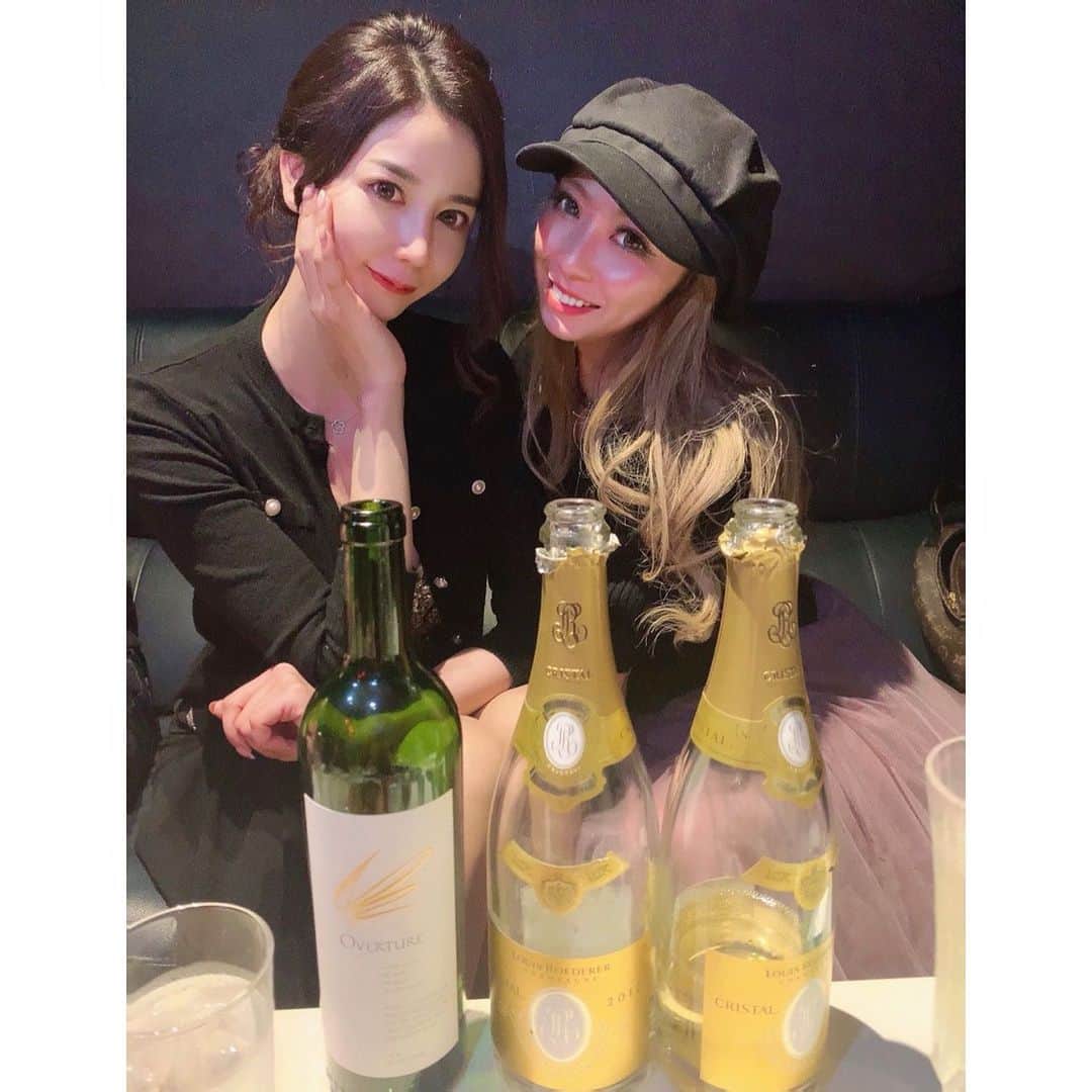 葉月樹里のインスタグラム：「あや、おたおめ〜❤️🍾✨  お祝い出来てよかったです🙈  めちゃくちゃ久しぶりのホナミ🎀  安定のナチュラル美人で凄くイイ子やた💃💕  . . .  #葉月樹里 #soiréeine #ソワレーヌ @aya0108m #happybirthday #crystal #クリスタル #オーバーチュア #北新地 #ミナミ #大阪 ↑↑↑ #このタグいるんですかのやつ #わろてまうわ #声出るわ」