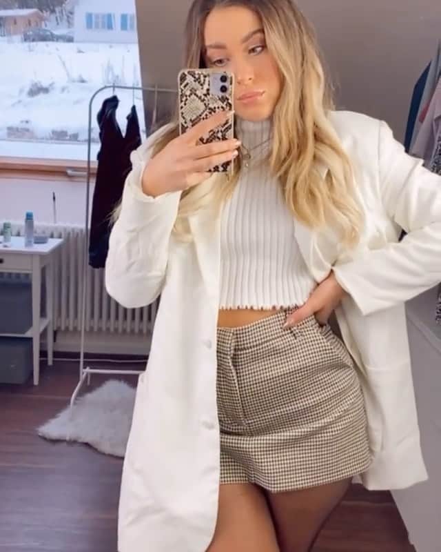 SHEINのインスタグラム：「We are absolutely obsessed with these! 🌟  @danielamonida  Shop Item #: 792994, 1584988  #SHEINgals #SHEINstyle #SHEINSS21 #sheinhaul」