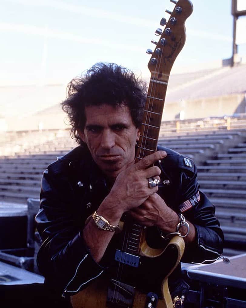 The Rolling Stonesさんのインスタグラム写真 - (The Rolling StonesInstagram)「@officialkeef backstage on the Steel Wheels Tour, 1989.  Photo by Paul Natkin  #therollingstones #steelwheelstour #1980s」2月1日 1時34分 - therollingstones
