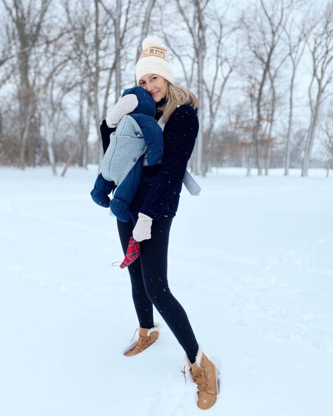 Anna Jane Wisniewskiさんのインスタグラム写真 - (Anna Jane WisniewskiInstagram)「Watching the big boys sled and getting this bubble baby out for some fresh air!    http://liketk.it/37fMF #liketkit @liketoknow.it」2月1日 1時40分 - seeannajane