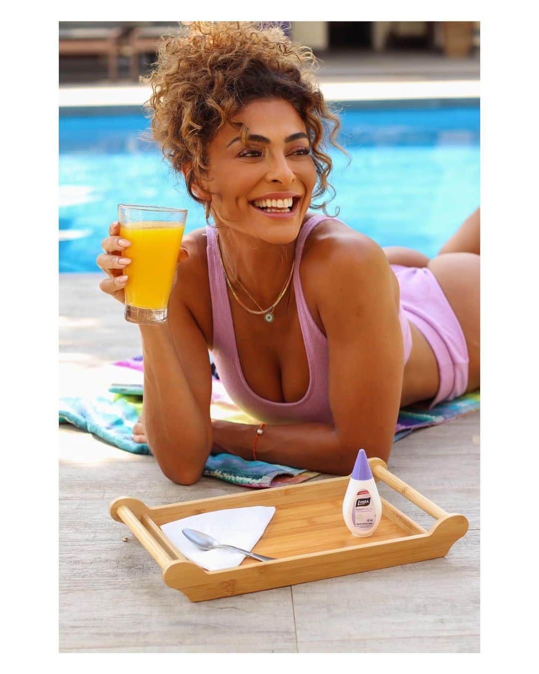 ジュリアナ・パエスのインスタグラム：「Curtindo esse domingo delícia com meu mais novo companheiro: Linea Sweet Natural, adoçante 100% natural que combina stevia e eritritol e ainda é vegano! ❤️ Vem conferir os stories para saber mais! @lineaalimentos #equilibrioperfeito #ad」