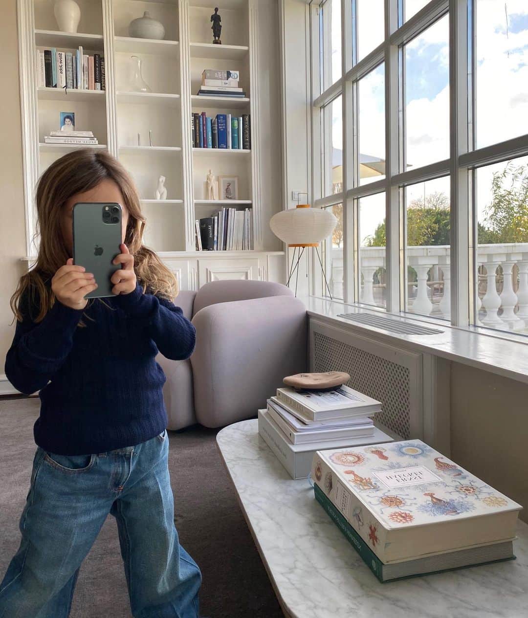 Mathilde Goehlerのインスタグラム：「This little person 🤍 my heart is exploding for love to you every day. So grateful for you 🤍」