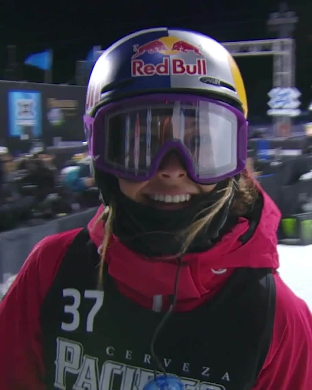 レッドブルのインスタグラム：「@eileen_gu_'s first X Games was MEGA 🤯🤯🤯  she became the first female rookie to win 3 medals at @xgames, 2 of them golds 🥇🥇🥉  as if that wasn't enough, she is also: 👉 the first rookie and youngest athlete to win Super Pipe 👉 the first athlete of Chinese descent to win gold at X Games  STOKED for Eileen 🙌  #redbull #givesyouwiiings #xgames #ski #skiing  [Footage courtesy of ESPN Enterprises, Inc]」