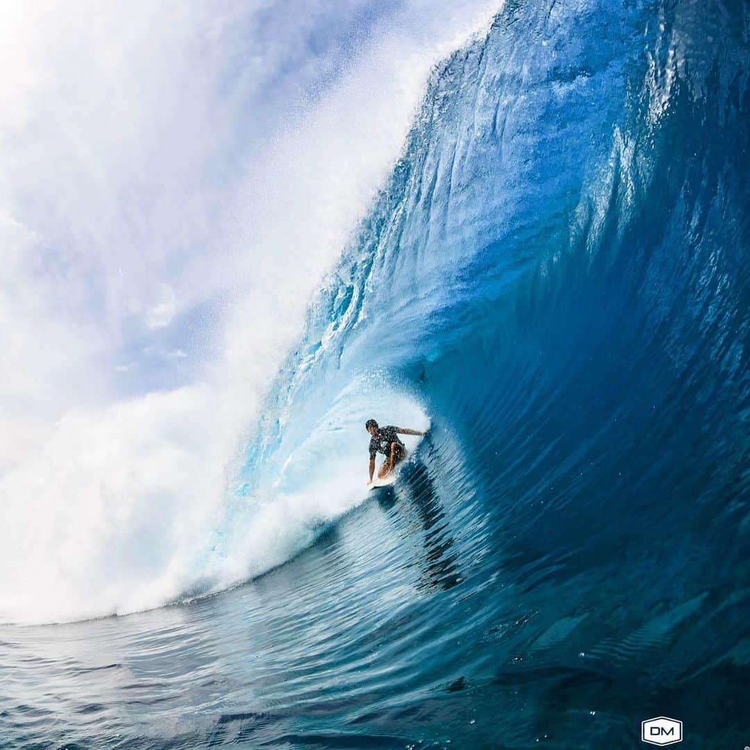 ジェレミー・フローレスのインスタグラム：「Teahupo’o. Chasing swells from an island to another. The last few days have been special 🔥. . Teahupo’o . À la chasse aux houles. D’une île à une autre. Ces derniers jours ont été magiques. . 📷: @dmosqphoto」