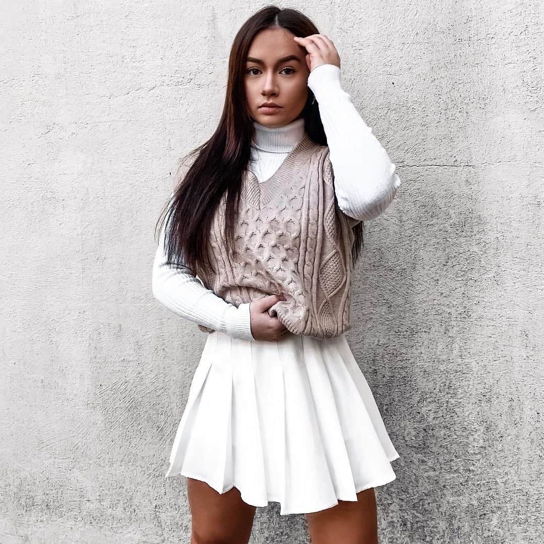 SHEINのインスタグラム：「Casually stuntin' 🕊️ @ellievnash  Shop Item #: 1651161, 1172074  #SHEINgals #SHEINstyle #SHEINSS21 #chic」