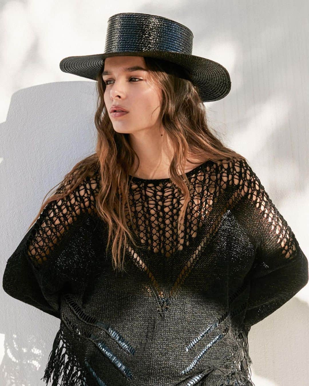 メドモアゼルのインスタグラム：「A loosely knit sweater that hangs nicely off the body - perfect for a strong, independent woman.   Mesdemoisellesparis.com  #mesdemoisellesparis  #springsummer21」