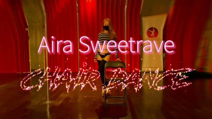 AiraSweetraveのインスタグラム：「🖤Chair dance🖤 ・ ・ ・ フルバージョンは、Youtubeにアップしてあるので、ぜひチャンネル登録よろしくお願いします🥰 『Aira SweetraveーDance channel』  ー毎週火曜日ー チェアーダンス　オールレベル 14:30〜15:40  場所:@poledance_tokyo  ・ ・ ・ お待ちしてます🙏♥️  ・ ・  🎥❤️ @moon_moyan  #chairdance #exoticchairdance #poledancetokyo #ポールダンス東京 #チェアーダンス #poledance #chairacrobatic」
