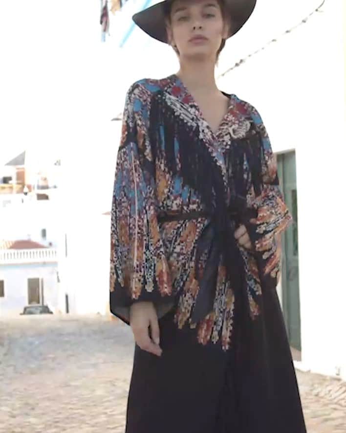メドモアゼルのインスタグラム：「Strolling in the old city Faro with a kimono from our Spring/Summer 2021 collection.   Mesdemoisellesparis.com   #mesdemoileesparis #springsummer21」