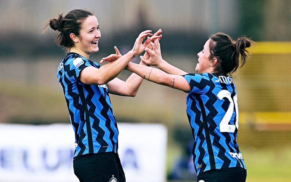 インテルナツィオナーレ・ミラノさんのインスタグラム写真 - (インテルナツィオナーレ・ミラノInstagram)「WIN ✅✌️ First leg done! The second leg of the Coppa Italia quarter-final takes place on 14/2 #InterFiorentina 2-0 #InterWomen #ForzaInter」2月1日 2時36分 - inter