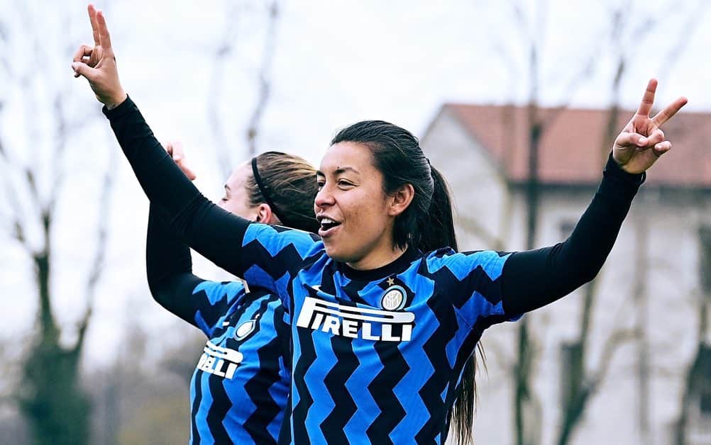 インテルナツィオナーレ・ミラノさんのインスタグラム写真 - (インテルナツィオナーレ・ミラノInstagram)「WIN ✅✌️ First leg done! The second leg of the Coppa Italia quarter-final takes place on 14/2 #InterFiorentina 2-0 #InterWomen #ForzaInter」2月1日 2時36分 - inter