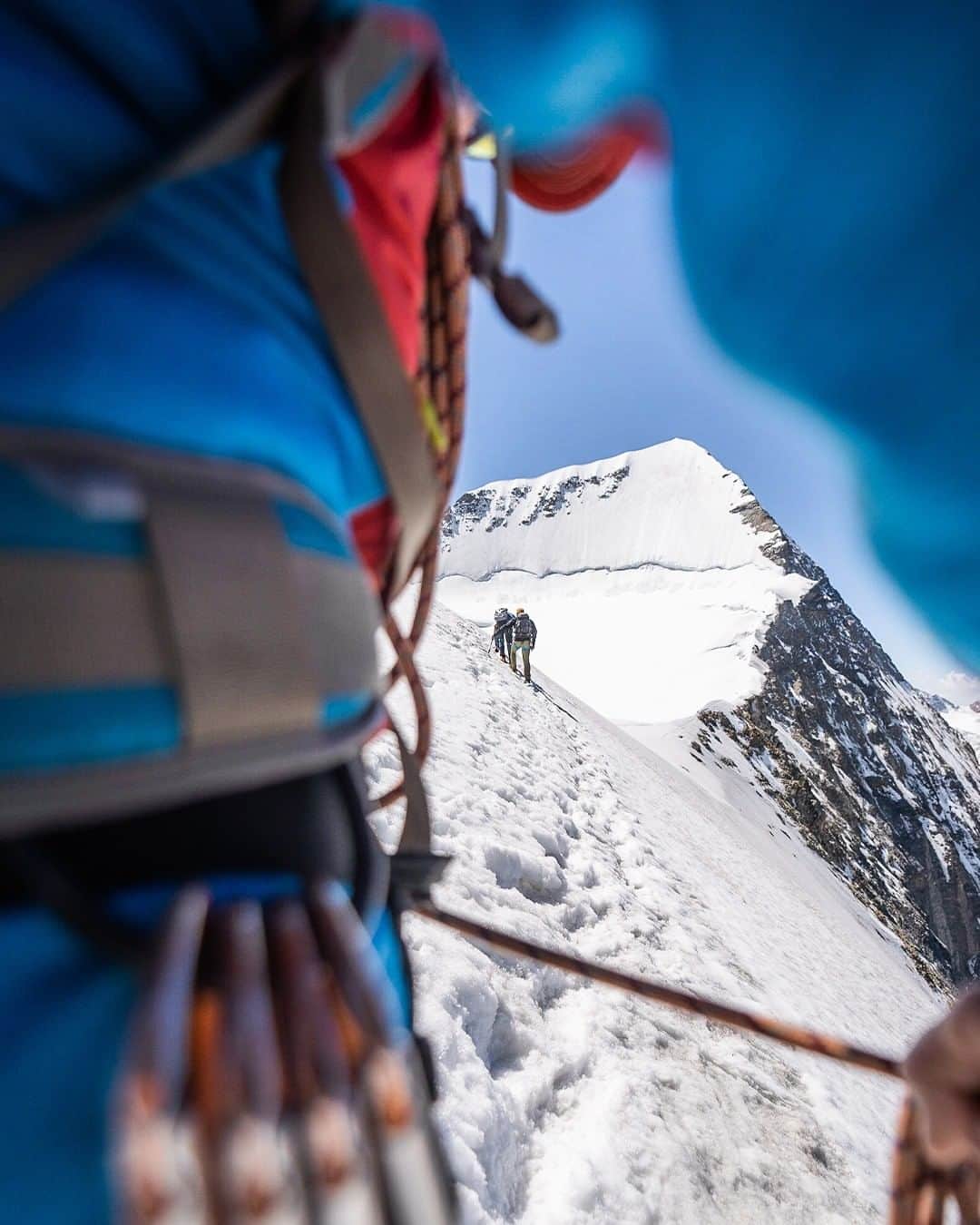 ミレーのインスタグラム：「Summit in sight 🗻  📷 @wanderblondies   #MilletRiseUp」