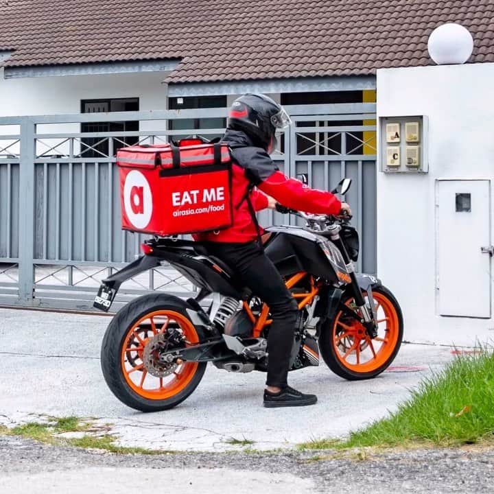 エアアジアのインスタグラム：「You want it? We got it for you! We’re taking over the streets to bring you everything you need from @airasiashop, @airasiafresh, & @airasiafood, airasia delivers!   Download airasia, The Asean Super App, today and experience UNLIMITED FREE DELIVERY until 4 February 2021! T&Cs apply.* _________ *Promo is applicable in Klang Valley only. Launching in more cities soon. Stay tuned. For Food: Unlimited Free Deliveries for ALL across Food (up to 15km); Fresh: Use STAYHOME promo code and min. RM30 spend, no distance limitation; and for Shop: min. RM30 spend, no distance limitation.」