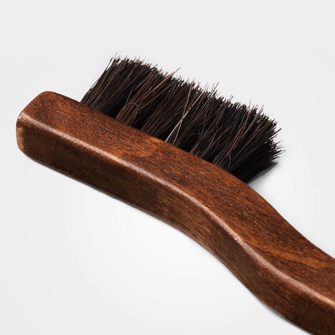 ジョンロブのインスタグラム：「Crafted from beech and horse hair, the welt brush is used to both clean and add creams and waxes in hard to reach areas between the upper and the sole edge. . #johnlobb」