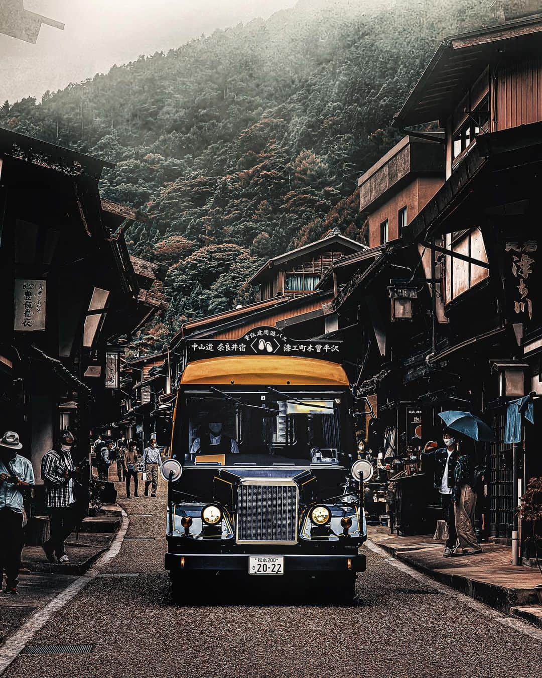 HAYAMI HANNAH ハナさん ど田舎のインスタグラム：「. NARAI JYUKU STREET 🇯🇵 Here is  Narai-juku on the old Nakasen-do Road.🏔 Shiojiri City,  #HelloFrom Nagano, Japan. @nagano_japan   奈良井宿🏔🍣  #hayamihannah  ⁣ .⁣ .⁣ .⁣ .⁣ .⁣ #nihon #japanculture #beautifuljapan #ilovejapan #japon #visitjapanjp #traveljapan #lifeinjapan #travelinspiration #explorejapan #japantravelphoto #japantravel #japangram #lovejapan #discoverjapan #japanphoto #japanphotography #japanawaits #japanlife #kyotojapan #amazingjapan #nagano #長野のいいところ  #visitjapanhk #citykillerz #streetdreamsmag #citykillerz5k」