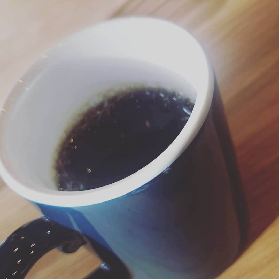 涼平さんのインスタグラム写真 - (涼平Instagram)「中身は……  コーヒー👶  #coffee  #coffeecup」1月31日 18時01分 - mm_peko