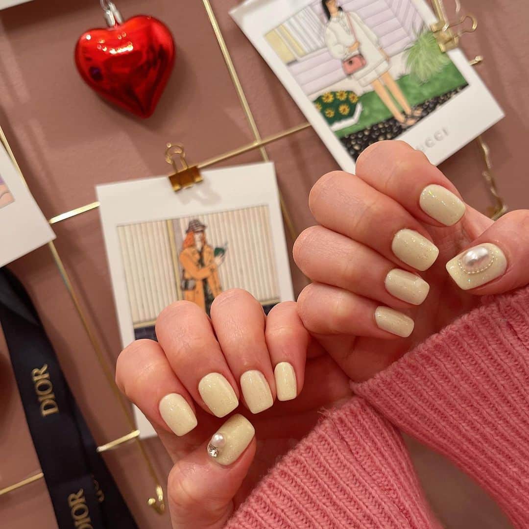 のインスタグラム：「💅💛 ㅤㅤㅤㅤㅤㅤㅤㅤㅤㅤㅤㅤㅤ 新しいネイル❣️ 変えたのは少し前だけど、 春気分にしたくてパステルイエロー☺️🌷 上からラメも重ねてるのかわいすぎる。 本当に毎回可愛すぎるネイルにしていただいて ありがとうございます😭😍☺️ 女子会につながる🥺💓💓💓 ㅤㅤㅤㅤㅤㅤㅤㅤㅤㅤㅤㅤㅤ #newnail #springcolors #nail #네일아트 #네일디자인 #네일스타그램 #네일추천 #희영 #봄네일 #春カラー #ネイルデザイン #ジェルネイル #ひよんネイル #ひよん」