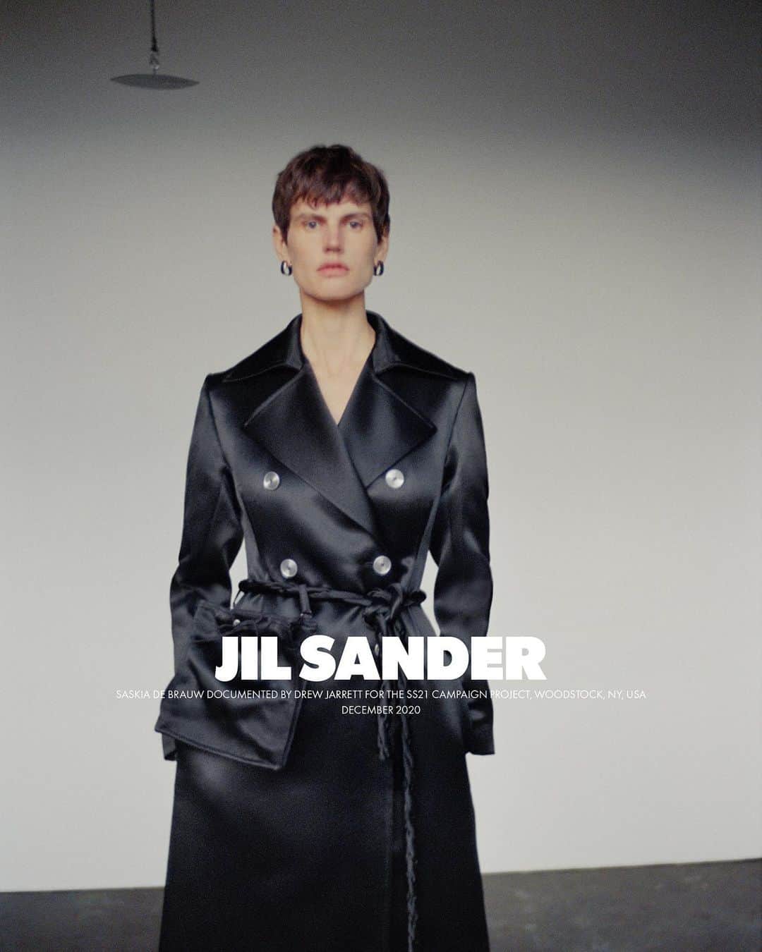 ジルサンダーのインスタグラム：「#JILSANDER #SS21CAMPAIGN The SS21 Campaign Project Saskia de Brauw documented by Drew Jarrett, Woodstock, NY, USA December 2020 @drewjarrett1  #JilSanderbyLucieandLukeMeier」