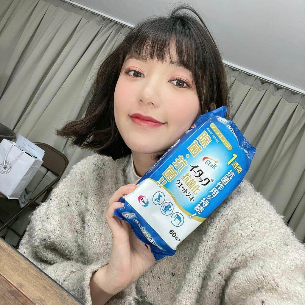 パフ・クオさんのインスタグラム写真 - (パフ・クオInstagram)「疫情期間，感謝有好用的防疫抗菌濕紙巾和噴霧😍  #Etak #防疫小幫手 #大家都要做好防疫措施喔!」1月31日 18時10分 - aohsuehfu