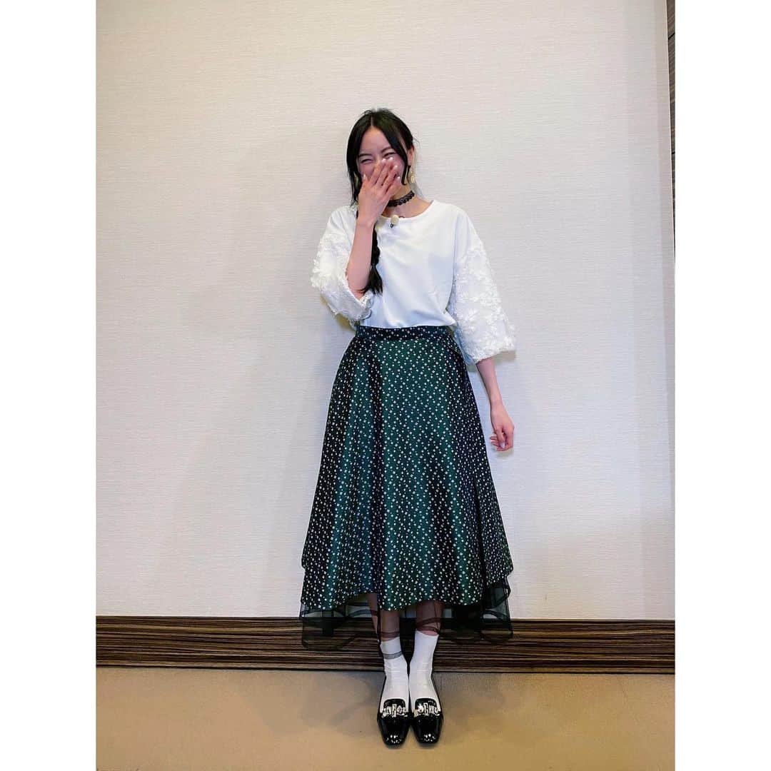 齋藤明里のインスタグラム：「. めちゃくちゃ笑っている . #noirkeininomiya  #miumiu  #王様のブランチ」