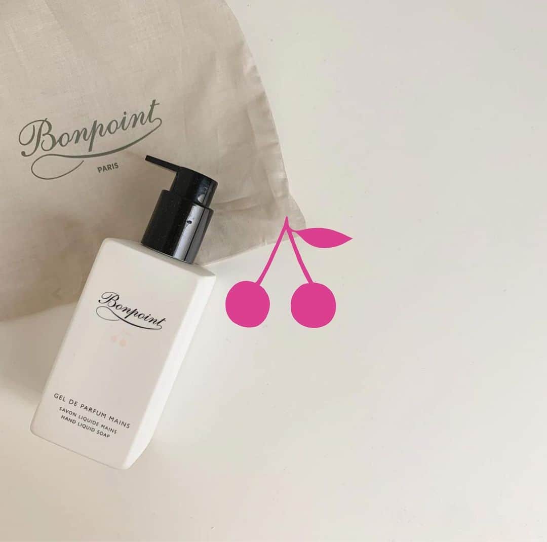 bonpointのインスタグラム：「To make a ritual a moment of pleasure. #bonpoint #skincare #kids #cherrysh #pampering REGRAM @lyswhiteparis 💕🍒」