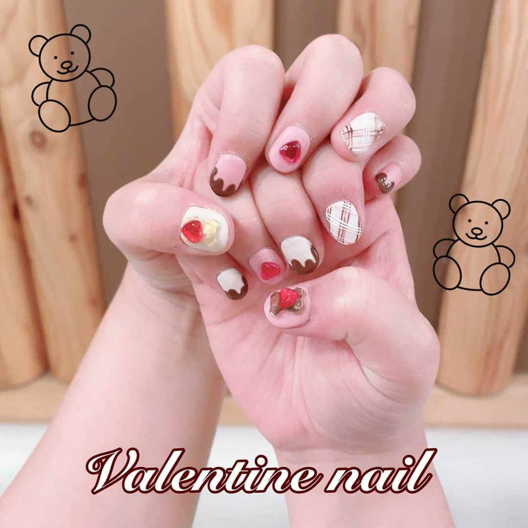 湯本美咲のインスタグラム：「﻿ ﻿ #Valentinenail#Valentine#chocolatenail#chocolate#bearnail#バレンタインネイル#冬ネイル#バレンタイン#チョコレートネイル#チョコレート#紗々#紗々ネイル#くまネイル#くまさん#テディベア#テディベアネイル#抱っこくまクッキー#だっこくまクッキー#マットネイル#抱っこくまクッキーネイル#クッキーネイル#くまさんネイル」