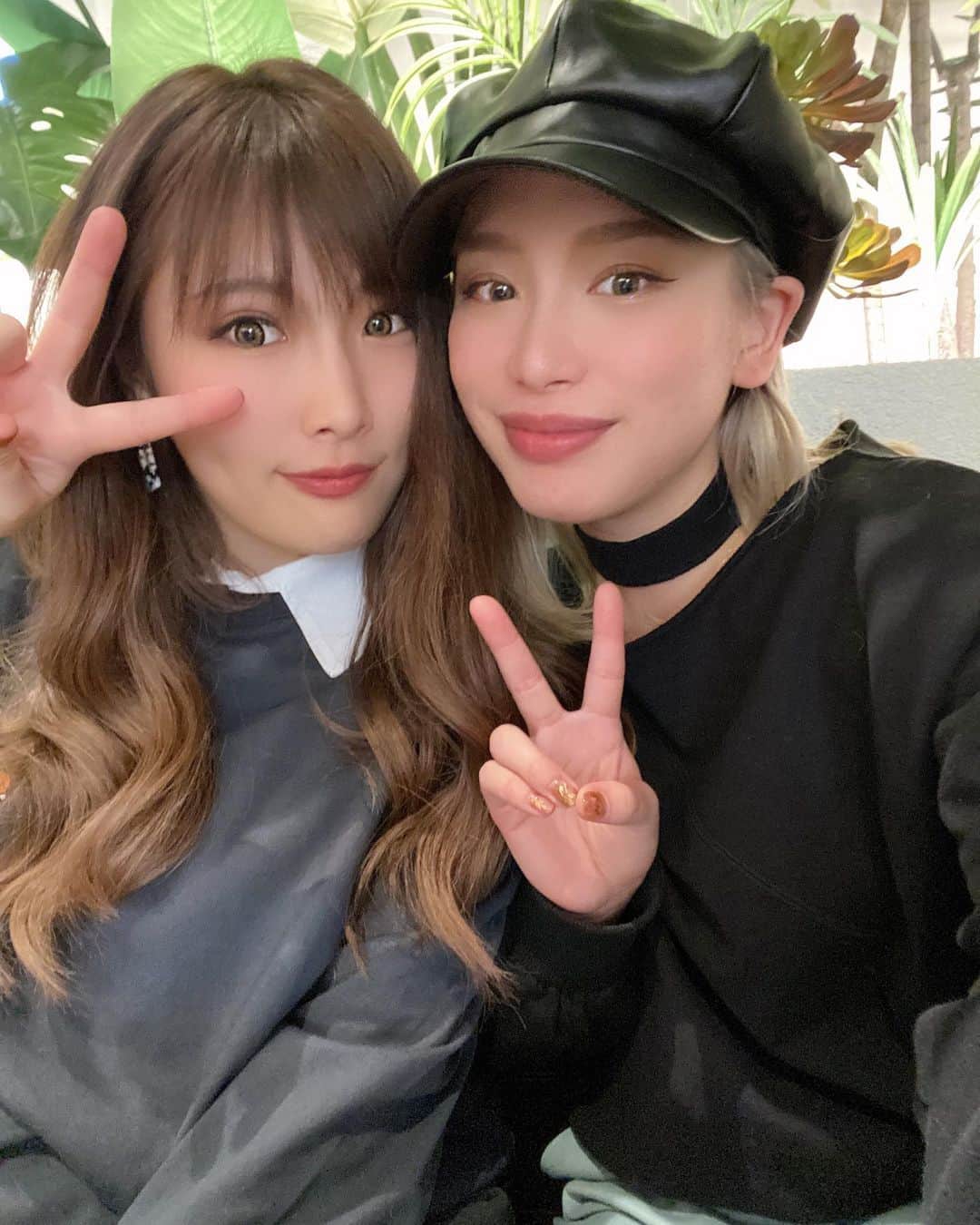 acaneのインスタグラム：「・ だいだいだいすきなりちゃ🌹❤︎ 年下なのにお姉ちゃんみたいで面白くて ほんっとにすき、多分両思いなんよね(うるさ)  誕生日お祝いしてくれてありがとう🥺❤️❤️  💜 @risa_booo」