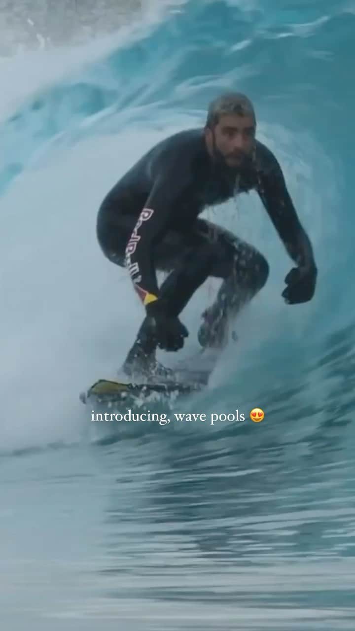 レッドブルのインスタグラム：「you don't *always* have to live by the sea to catch the surf 😍  #redbull #givesyouwiiings #wavepool #surf #surfing」