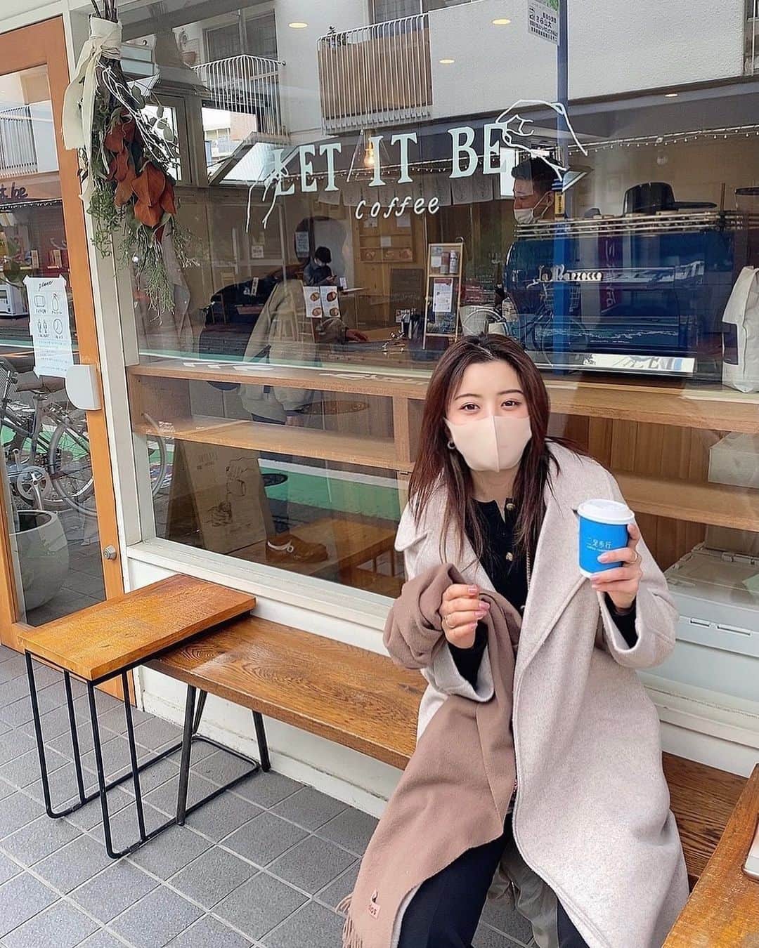 田中優衣さんのインスタグラム写真 - (田中優衣Instagram)「おばぁちゃんのセーターを着た日。 このカフェのあんバターサンド 最高に美味しいんだよ。 とってもおすすめ。  マスク濡れてるのは気にしないでね。」1月31日 18時16分 - heisei_8nen