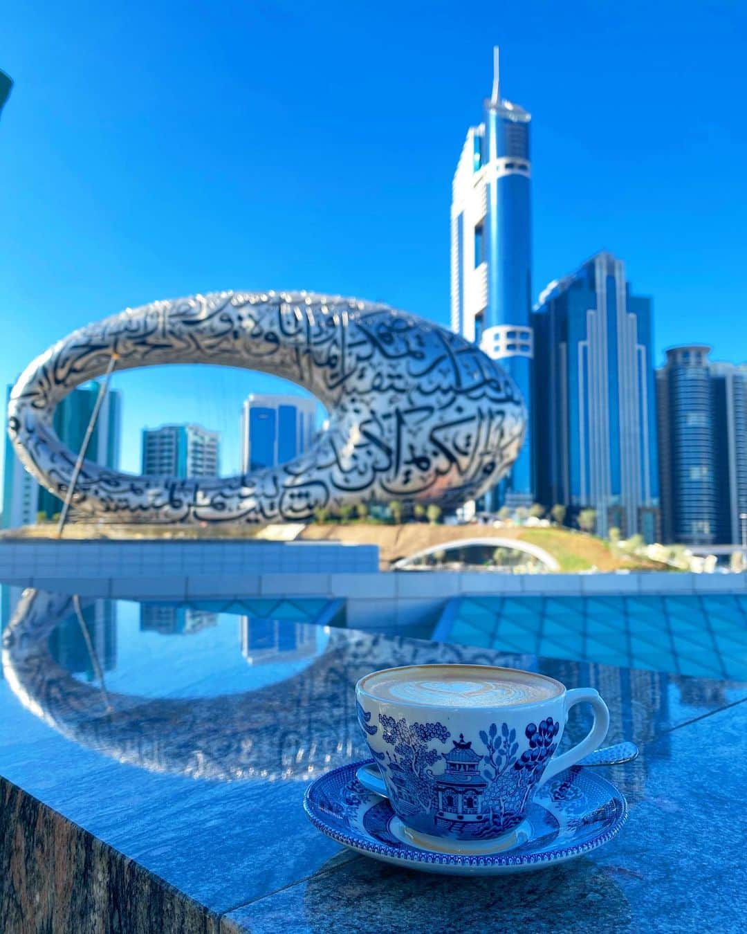 Rieのインスタグラム：「【☕️Leen's at Emirates towers】  完成間近のドバイ未来博物館を (The Museum of The Future)  眺めながらランチ  ここは人気のお店で、午前中からテラス席は満席に近い状態からになりますが  お店の人がミュージアム側の端のいい席を案内してくれたので  綺麗にミュージアムの写真も撮れました🙌  @leens_casual_to_gourmet   #themuseumofthefuture  #emiratestowers  #teatime #☕️ #ドバイ未来博物館 #未来博物館 #ティータイム #ランチタイム #ドバイ #ドバイ旅行 #ドバイ観光 #ドバイインスタ映え  #ドバイ生活  #ドバイグラム  #ドバイ在住 #海外暮らし #海外旅行 #海外旅行好きな人と繋がりたい  #タビジョ #ビジットドバイ  #middleeast  #dubai #dubaitrip #dubaigram  #dubailife #dubaiinstagram  #mydubai #visitdubai #instagrammable」