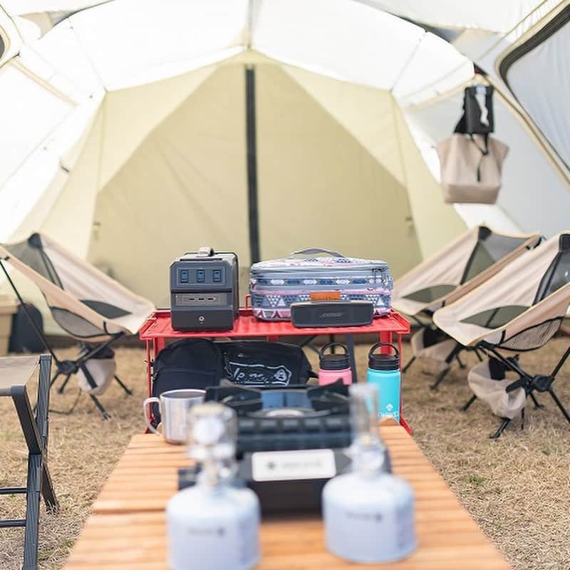 キャンプ情報サイト［ランタン］さんのインスタグラム写真 - (キャンプ情報サイト［ランタン］Instagram)「CAMP SMILE STYLE ／ 安心品質のスノーピークが好き！ キャンプは屋外での食事を楽しみに  ＼ いろんなキャンパーのキャンプスタイルを現地取材と一般キャンパーからの投稿で数多く掲載してます。 . . 詳しくは @lantern.camp webサイトをご覧ください . . #camp #camping #outdoor #travel #trip #lantern_smile #nature #キャンプ #キャンプ用品 #キャンプギア #アウトドア #テント #自然 #旅行 #キャンプ初心者  #キャンプ好きな人と繋がりたい #camper #外遊び #LANTERN #キャンプレイアウト #秋キャンプ #冬キャンプ #マキノ高原キャンプ場 #ファミリーキャンプ #ファミキャン #スノーピーク #snowpeak #フジカハイペット #ギガパワーランタン #ノクターン」1月31日 18時28分 - lantern.camp